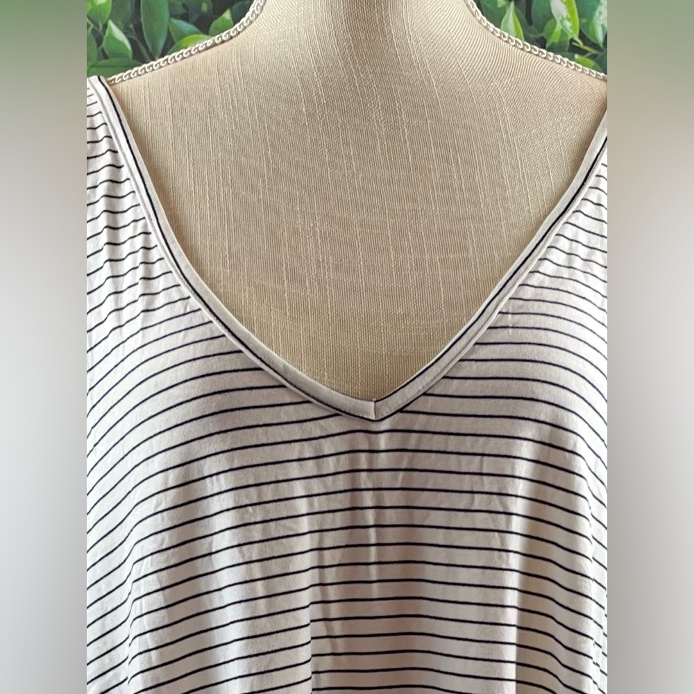 Old Navy Size:4X Women Sleeveless Top White/ Black Super Cute - Picture 3 of 9